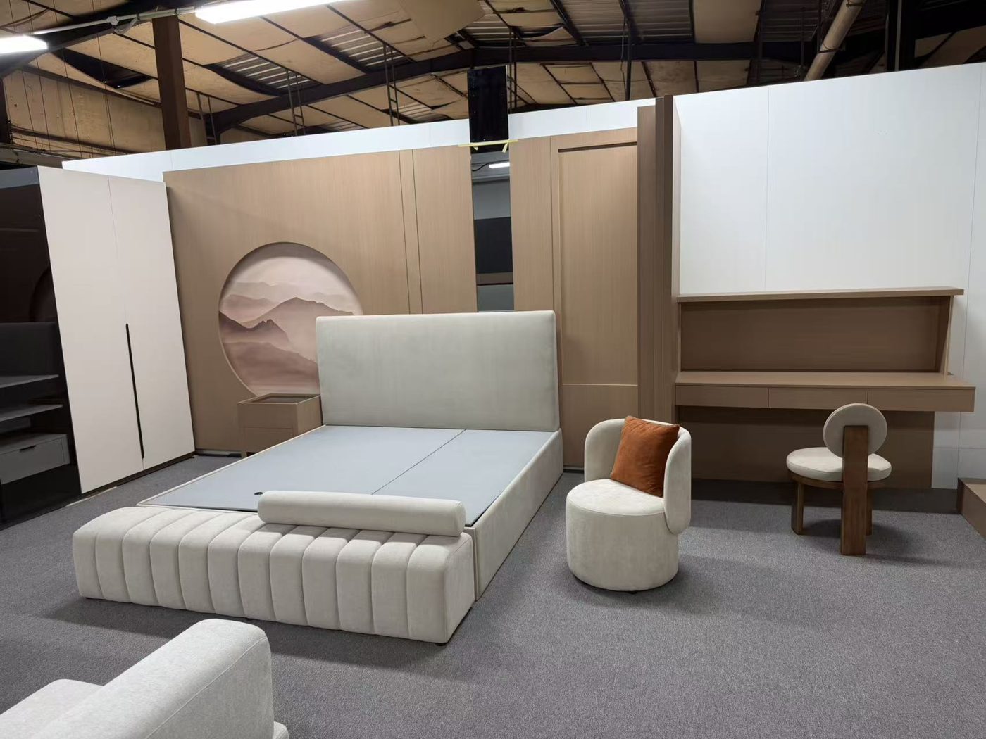 Bed and lounge